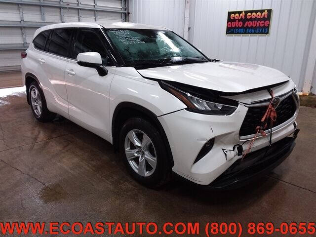 2020 Toyota Highlander LE's photo
