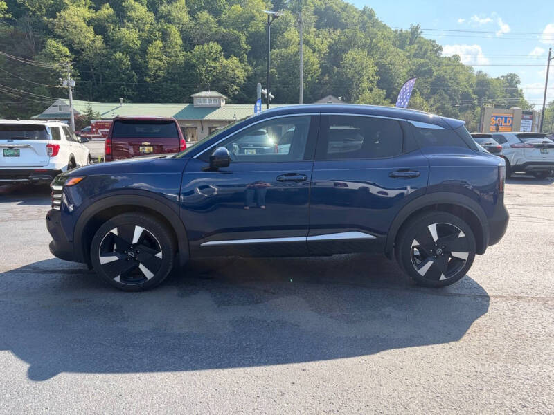 2025 Nissan Kicks SR