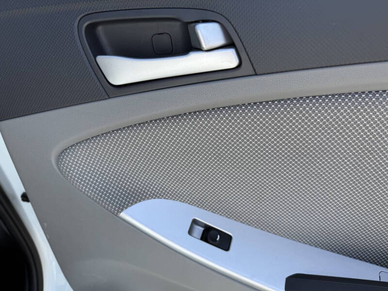 2014 Hyundai Accent GS - Photo 22