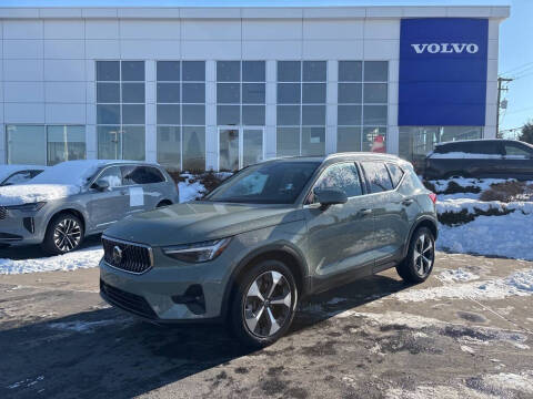 2025 Volvo XC40 B5 Plus Bright Theme