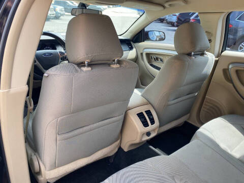 2015 Ford Taurus SE