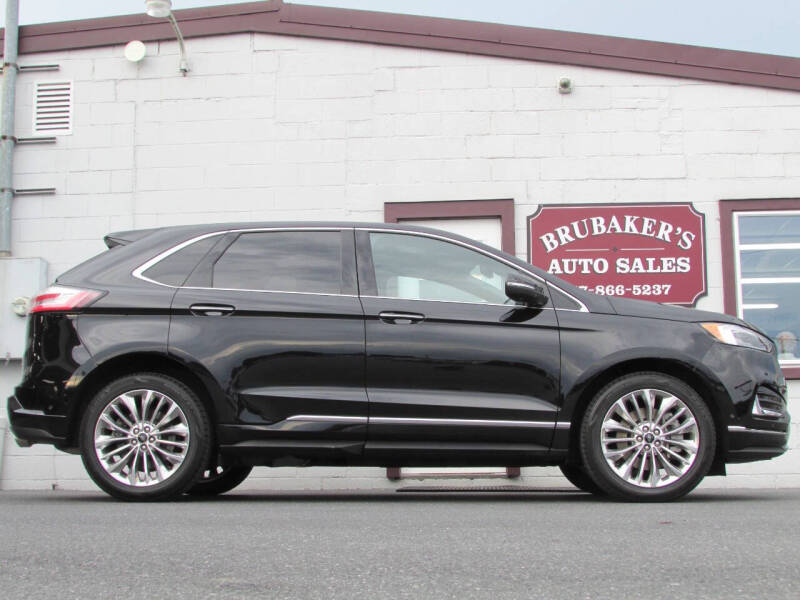 2022 Ford Edge Titanium's photo