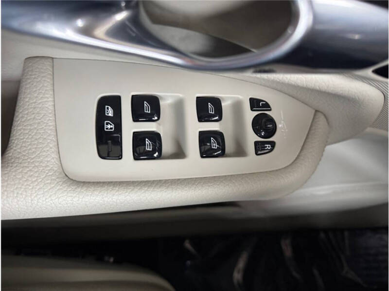 2019 Volvo XC90 T6 Momentum