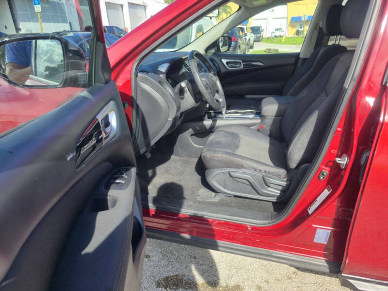 2017 Nissan Pathfinder SV