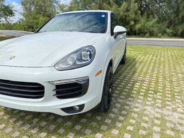 2017 Porsche Cayenne Platinum Edition photo 7