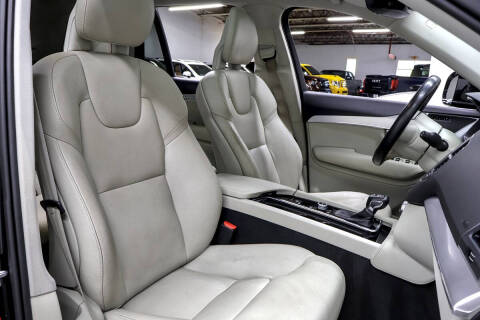 2017 Volvo XC90 T6 Momentum