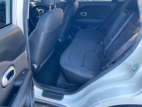 2015 Kia Soul +