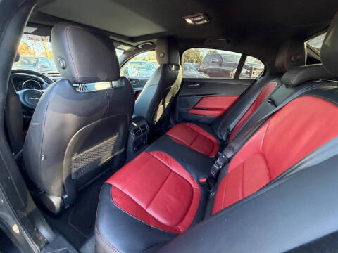 2017 Jaguar XE 35t R-Sport