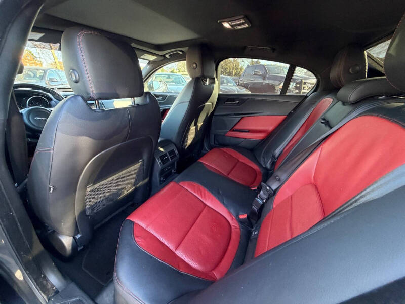 2017 Jaguar XE 35t R-Sport