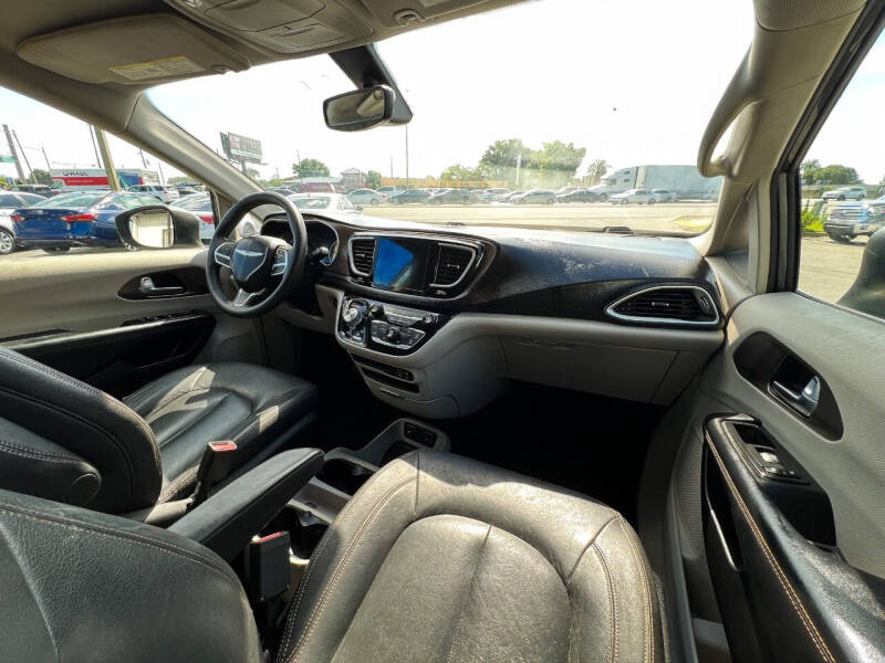 2017 Chrysler Pacifica Touring
