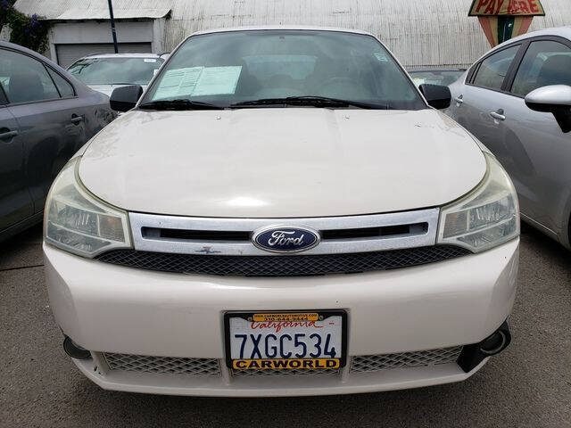 2011 Ford Focus SE SE 4dr Sedan 2