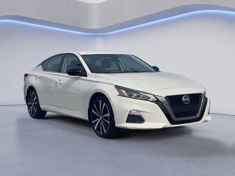 2022 Nissan Altima SR's photo