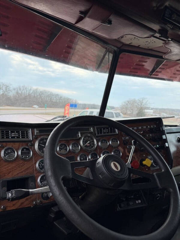 1996 Peterbilt 379