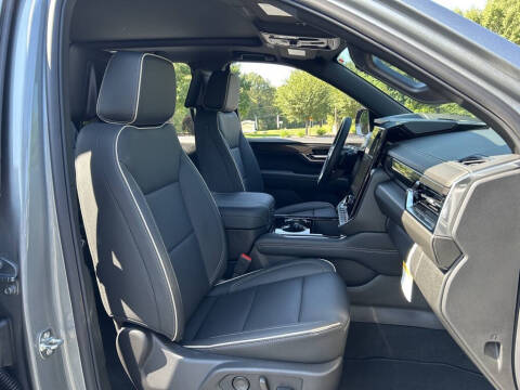 2025 GMC Yukon Elevation