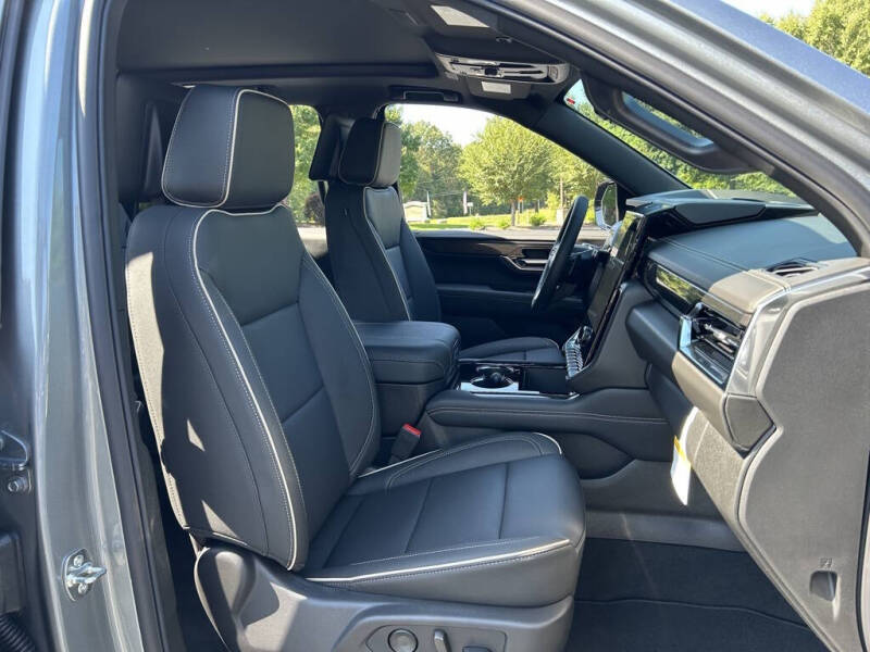 2025 GMC Yukon Elevation