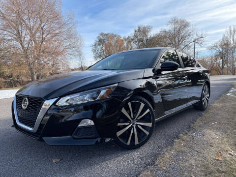 2019 Nissan Altima for sale at BELOW BOOK AUTO SALES in Idaho Falls ID