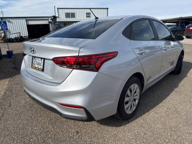 2021 Hyundai Accent SE photo 3