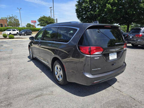 2017 Chrysler Pacifica Touring-L Plus