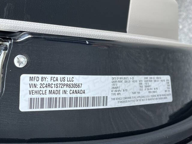 2023 Chrysler Pacifica Plug-In Hybrid Limited