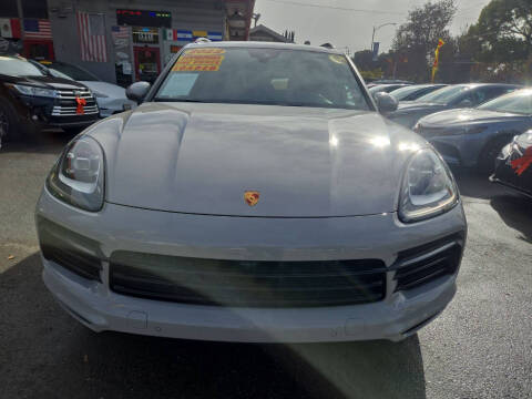 2022 Porsche Cayenne E-Hybrid Platinum Edition