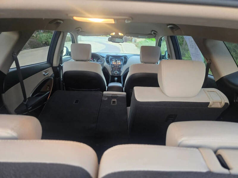 2017 Hyundai Santa Fe SE