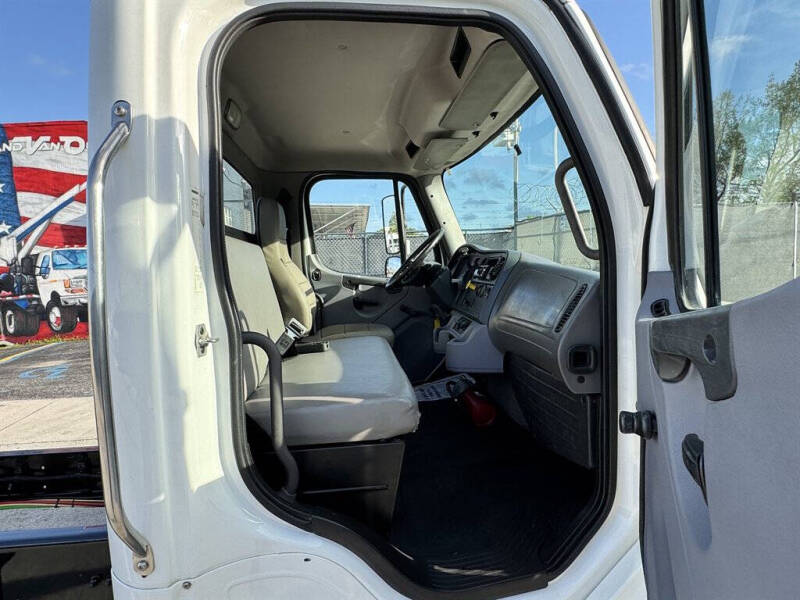 2018 Freightliner M2 106