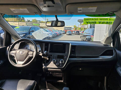 2017 Toyota Sienna SE 8-Passenger