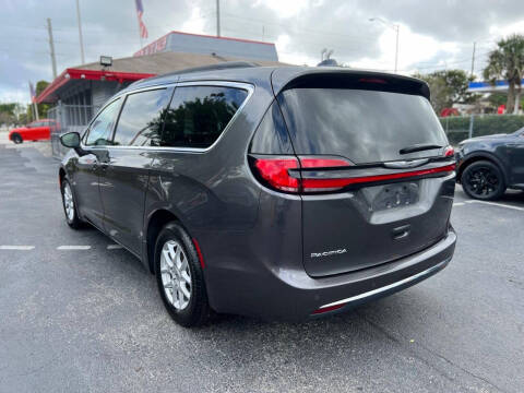 2022 Chrysler Pacifica Touring L