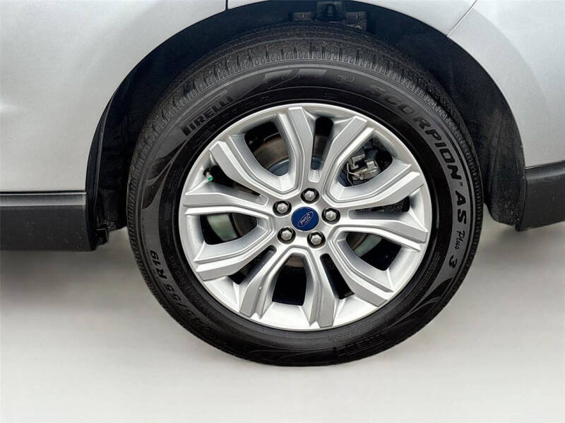2020 Ford Edge Titanium