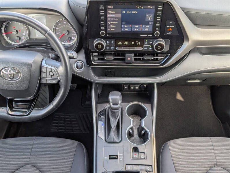 2020 Toyota Highlander LE