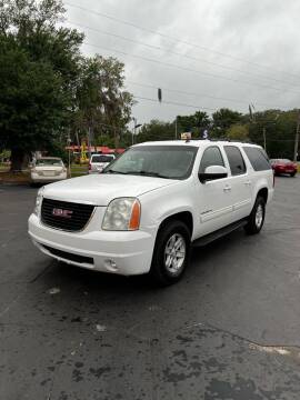 2012 GMC Yukon XL for sale at BSS AUTO SALES INC in Eustis FL