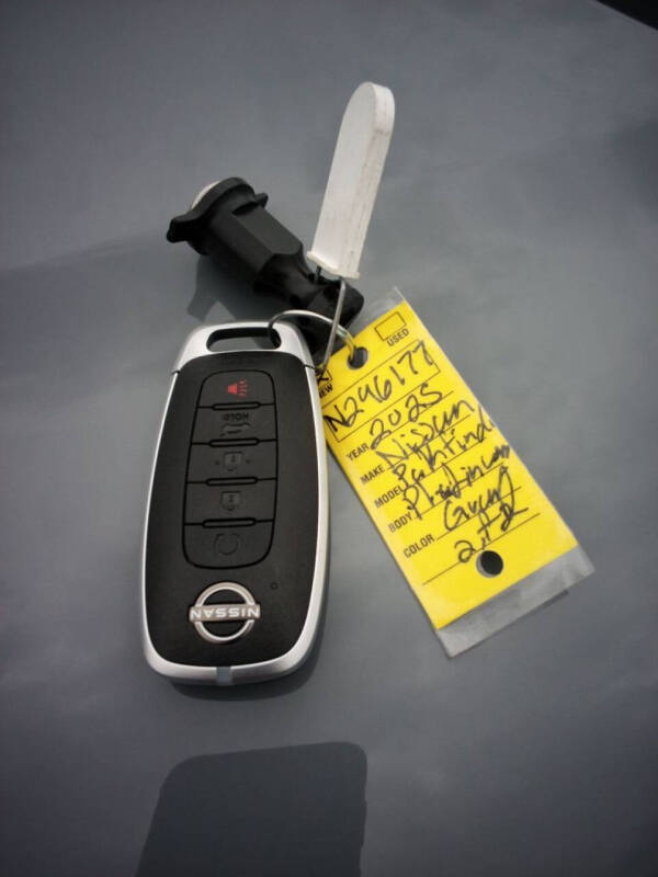 2025 Nissan Pathfinder Platinum