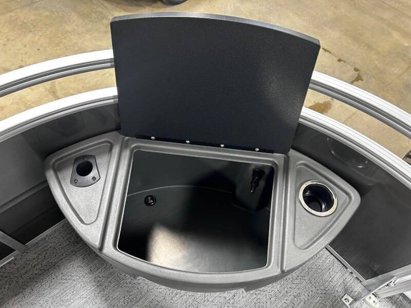 2026 Sun Tracker Fishin' Barge 22 XP3