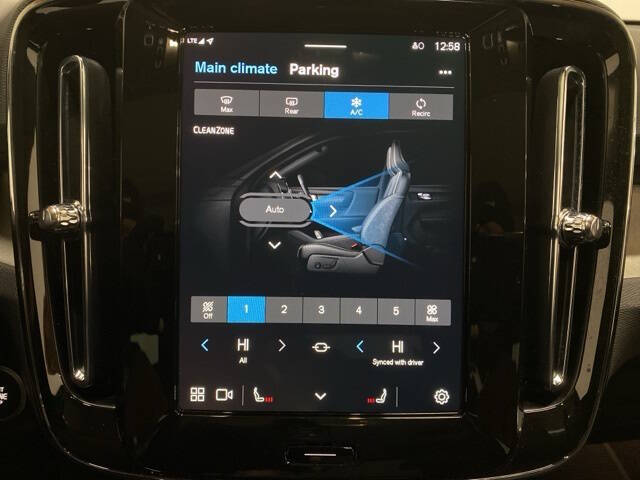 2025 Volvo XC40 B5 Plus Dark Theme