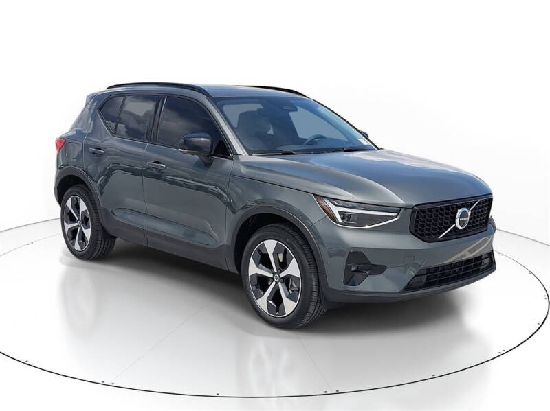 2026 Volvo XC40 B5 Plus