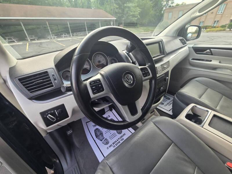 2011 Volkswagen Routan SEL