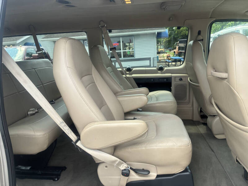 2001 Ford E-Series E-150 XLT