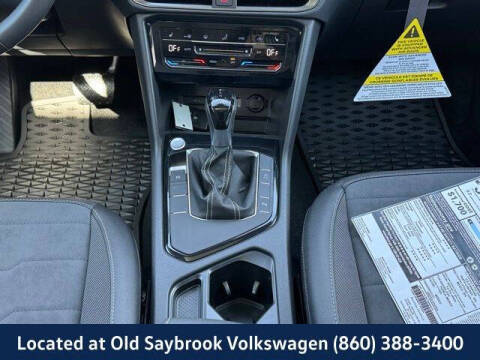 2025 Volkswagen Taos SE Black