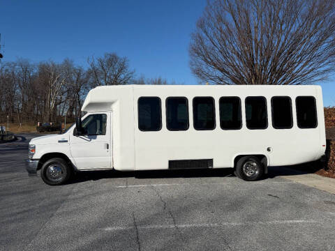 2021 Ford E-450 28 Passenger