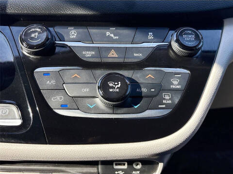 2017 Chrysler Pacifica Touring-L