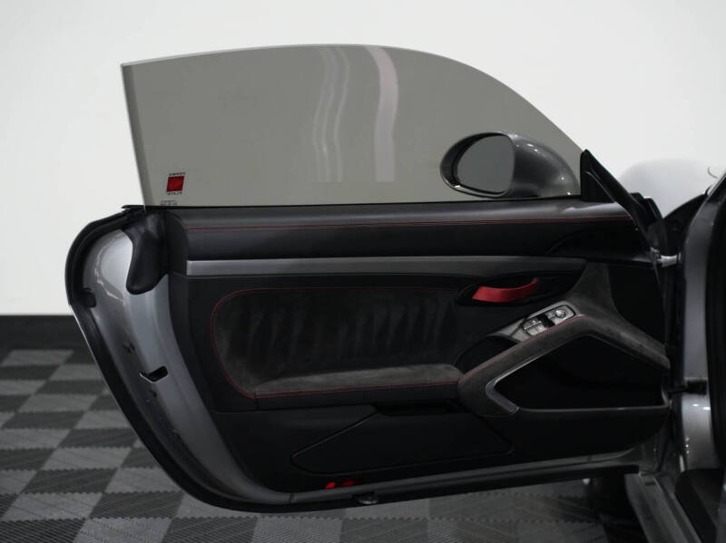 2016 Porsche Cayman GT4