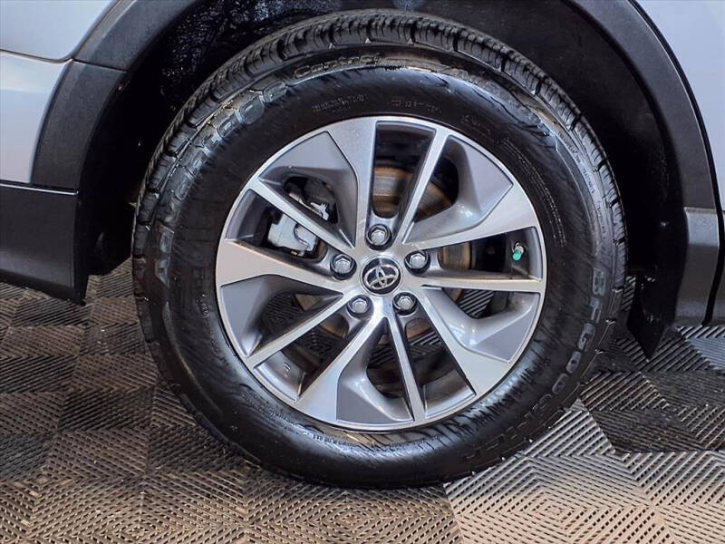 2017 Toyota RAV4 Hybrid XLE