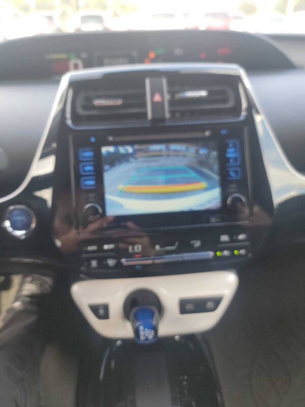 2017 Toyota Prius Three - Photo 19