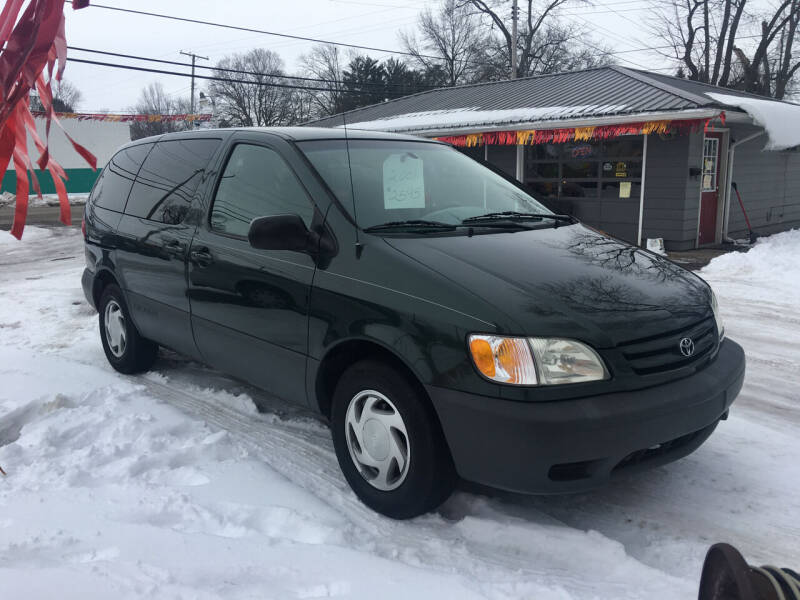 2001 Toyota Sienna for sale at Antique Motors in Plymouth IN