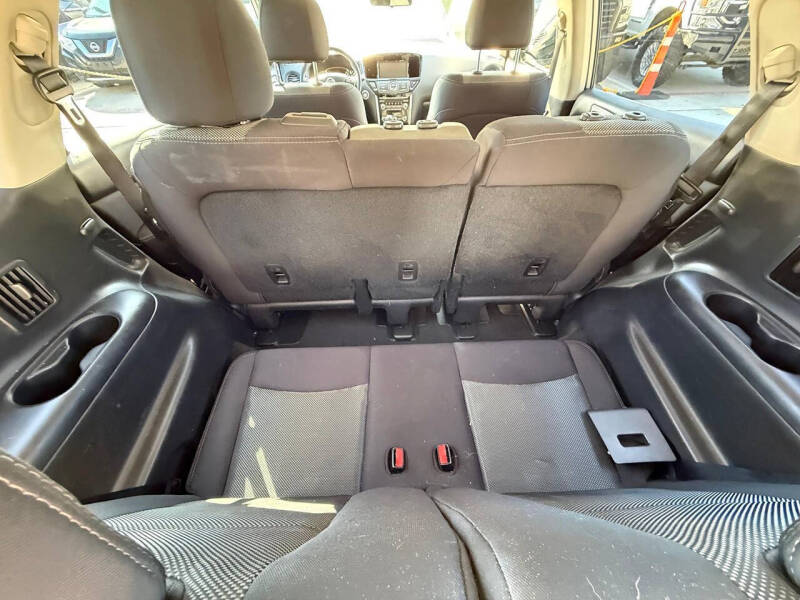 2017 Nissan Pathfinder SV