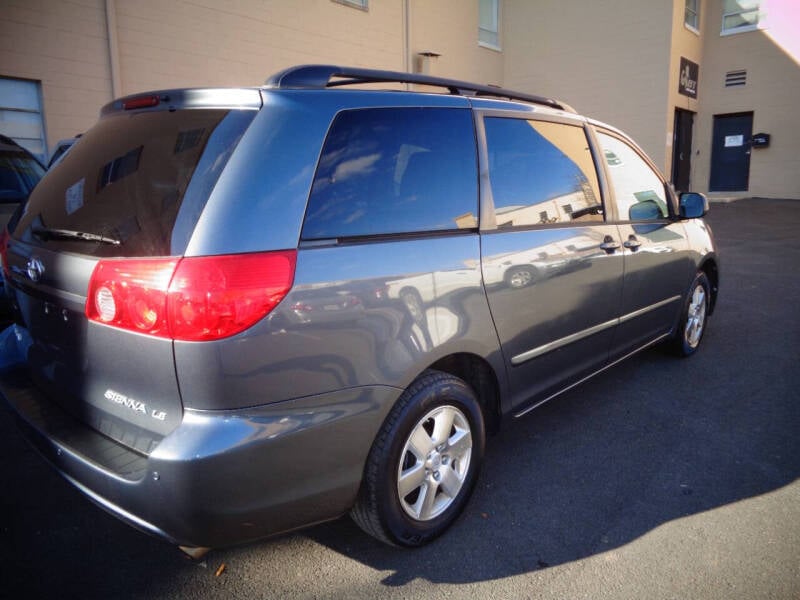 2008 Toyota Sienna LE photo 5