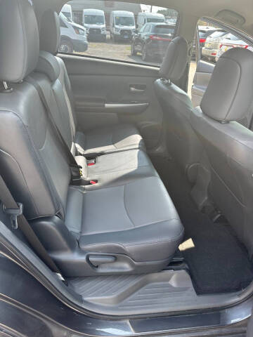 2014 Toyota Prius v Five