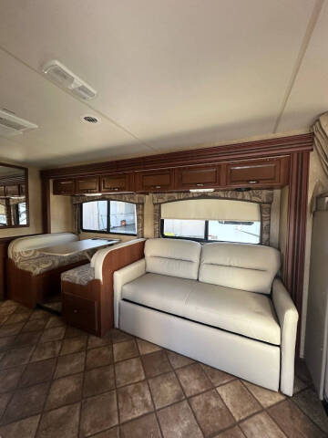 2014 Thor Motor Coach CHATEAU 31L