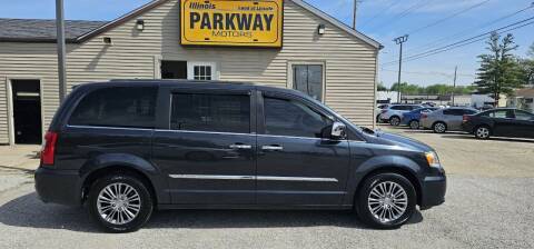 2014 Chrysler Town and Country for sale at Parkway Motors in Springfield IL
