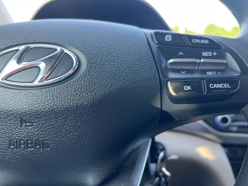 2020 Hyundai Elantra SE